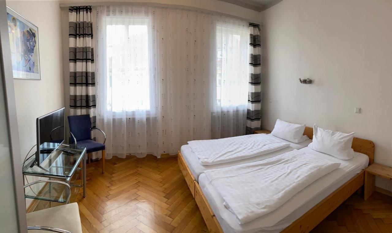 Gasthaus Zur Sonne Rhodt unter Rietburg Esterno foto